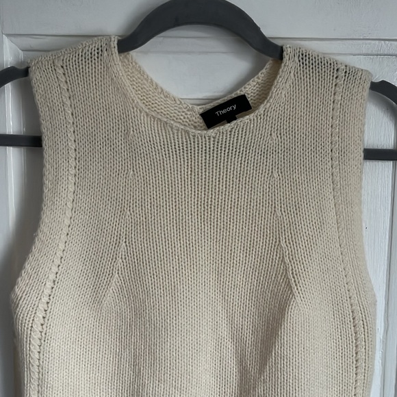 Theory Cashmere High Rib Shell in Cream - Picture 4 of 11
